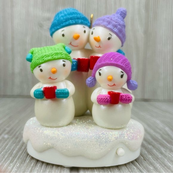 Hallmark Christmas ornament 2011 We Need A Little Christmas snowman family of 4 - Picture 1 of 11
